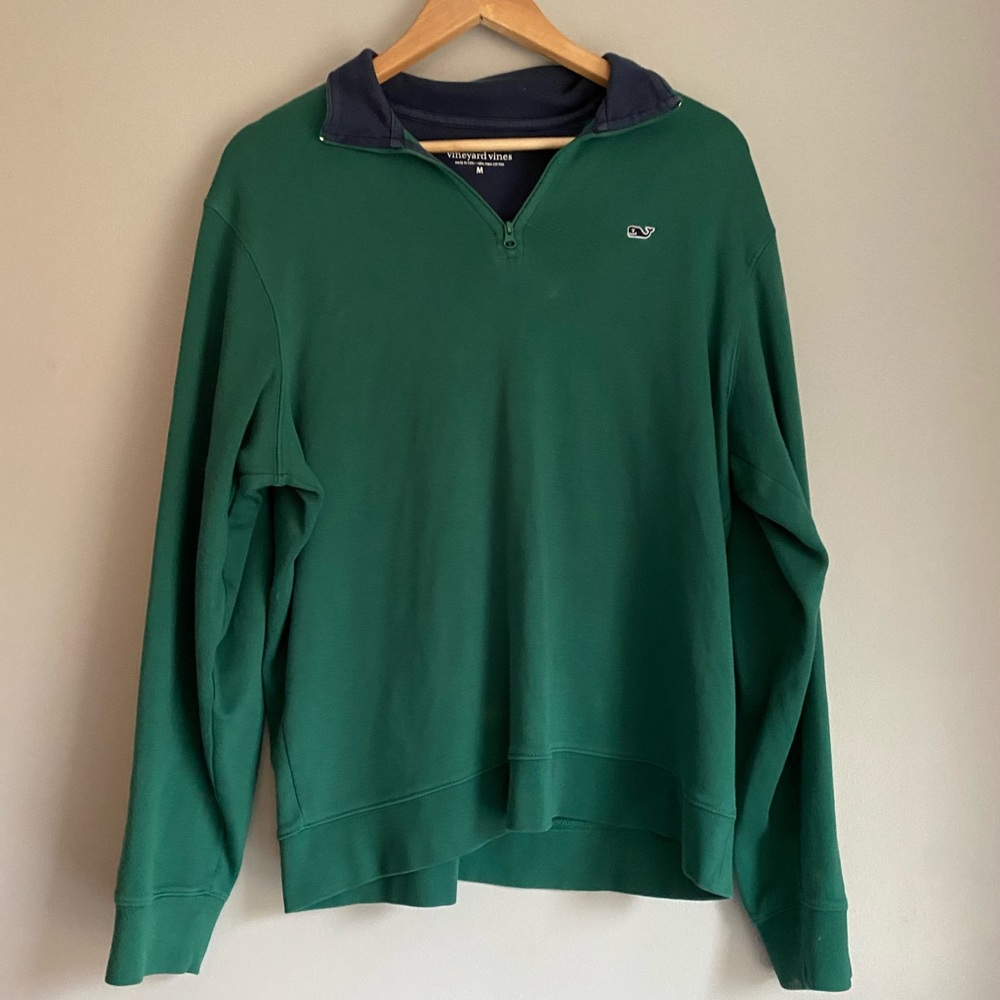 Hunter green vineyard vines sweatshirt